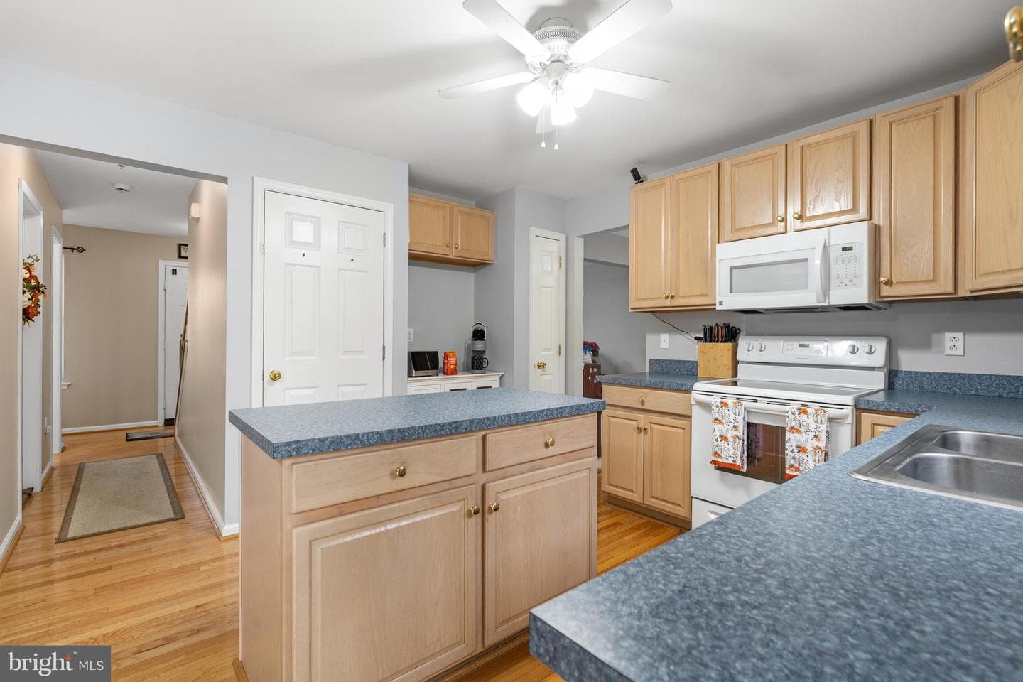 58 Villa Avenue photo 13