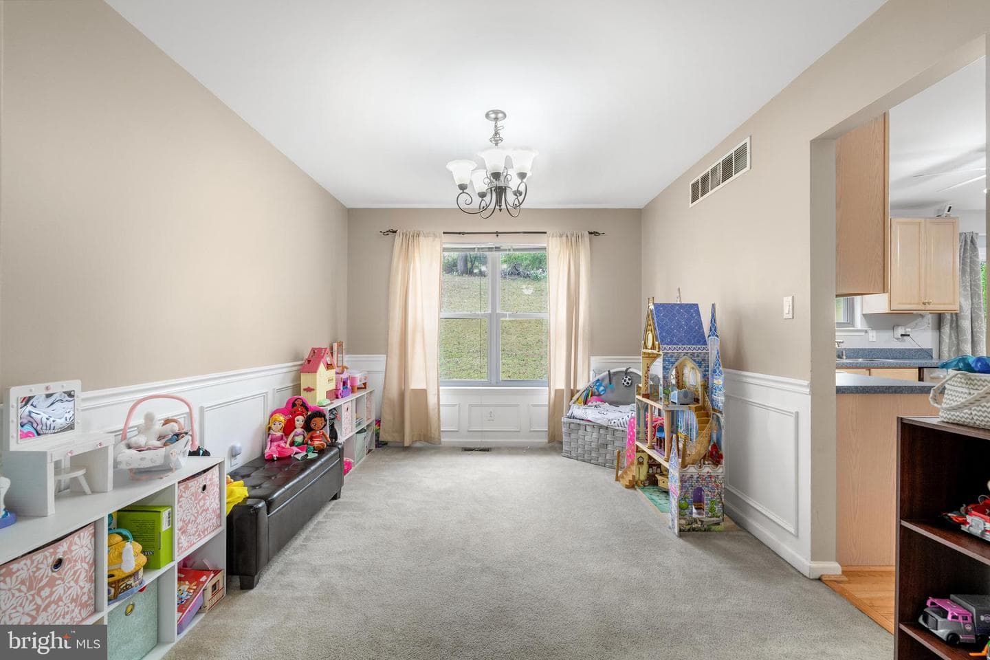 58 Villa Avenue photo 9