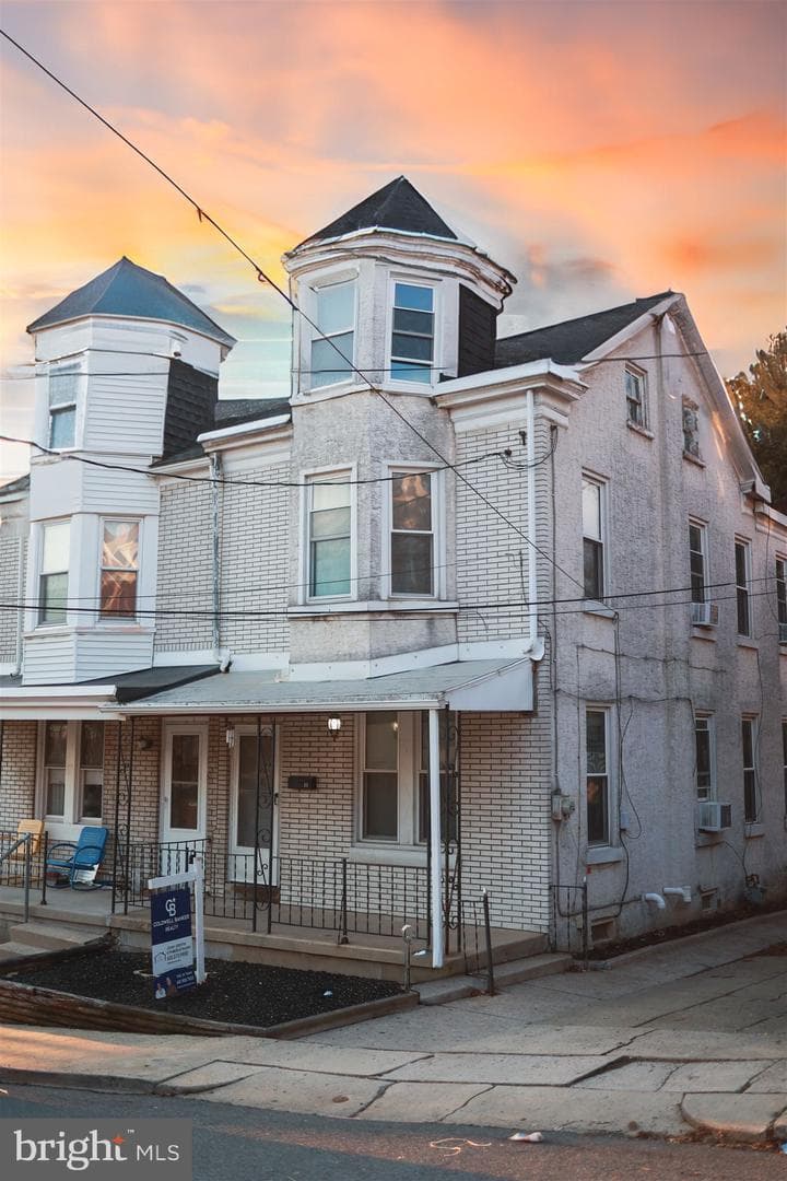 11 Seminary Avenue