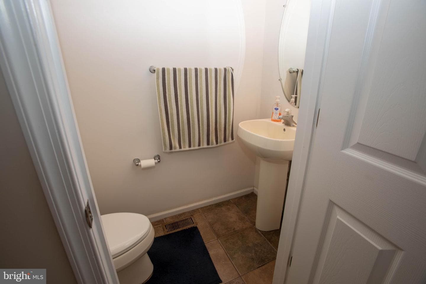 164 Meadowside Drive photo 32