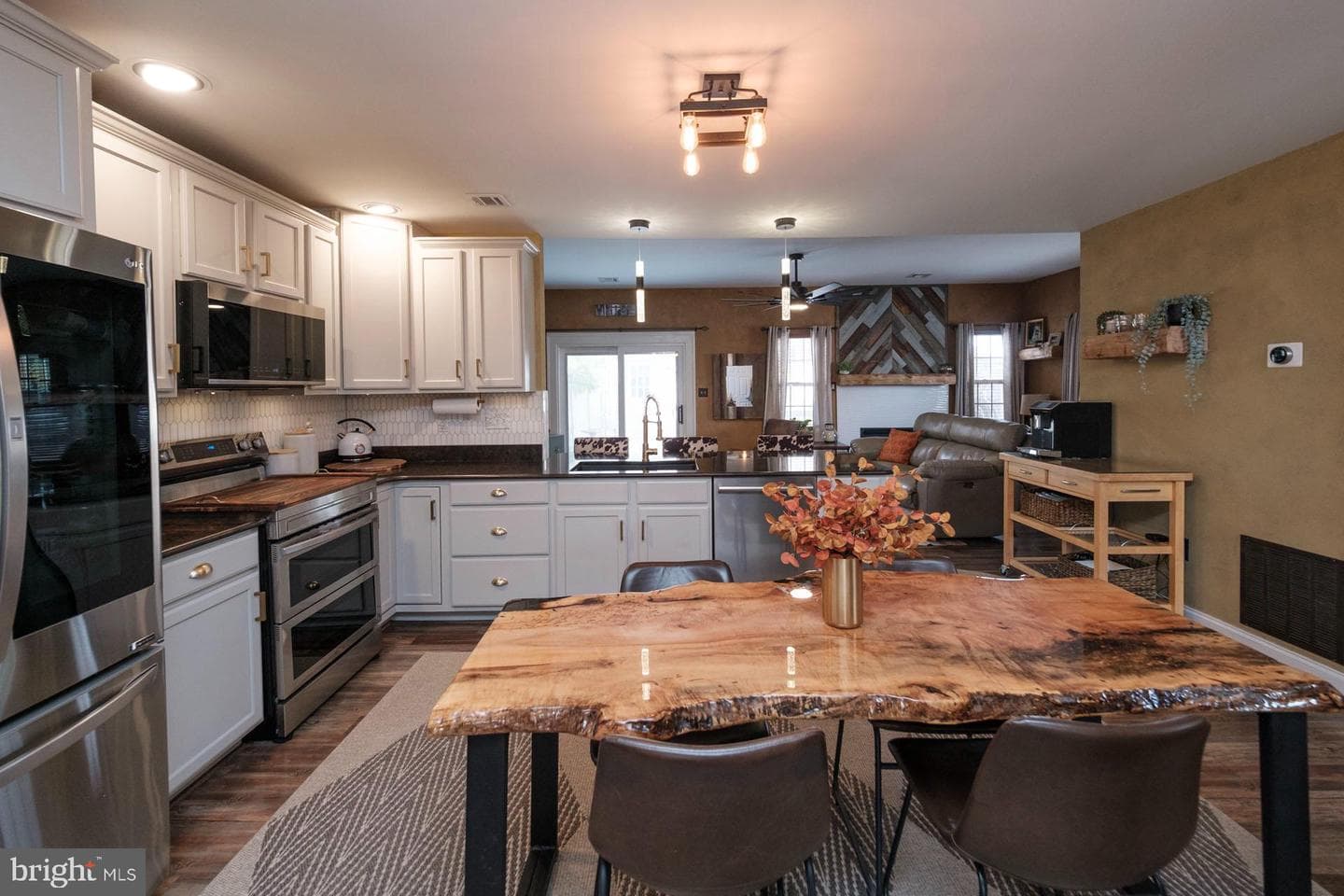 218 Silk Drive photo 9