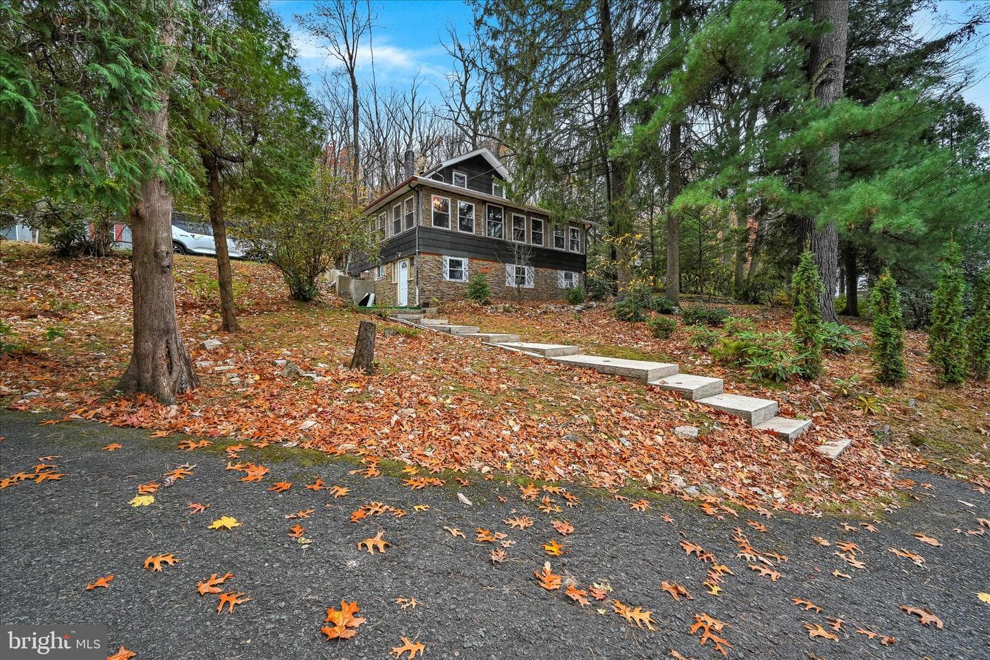 2460 Grandview Avenue photo 11