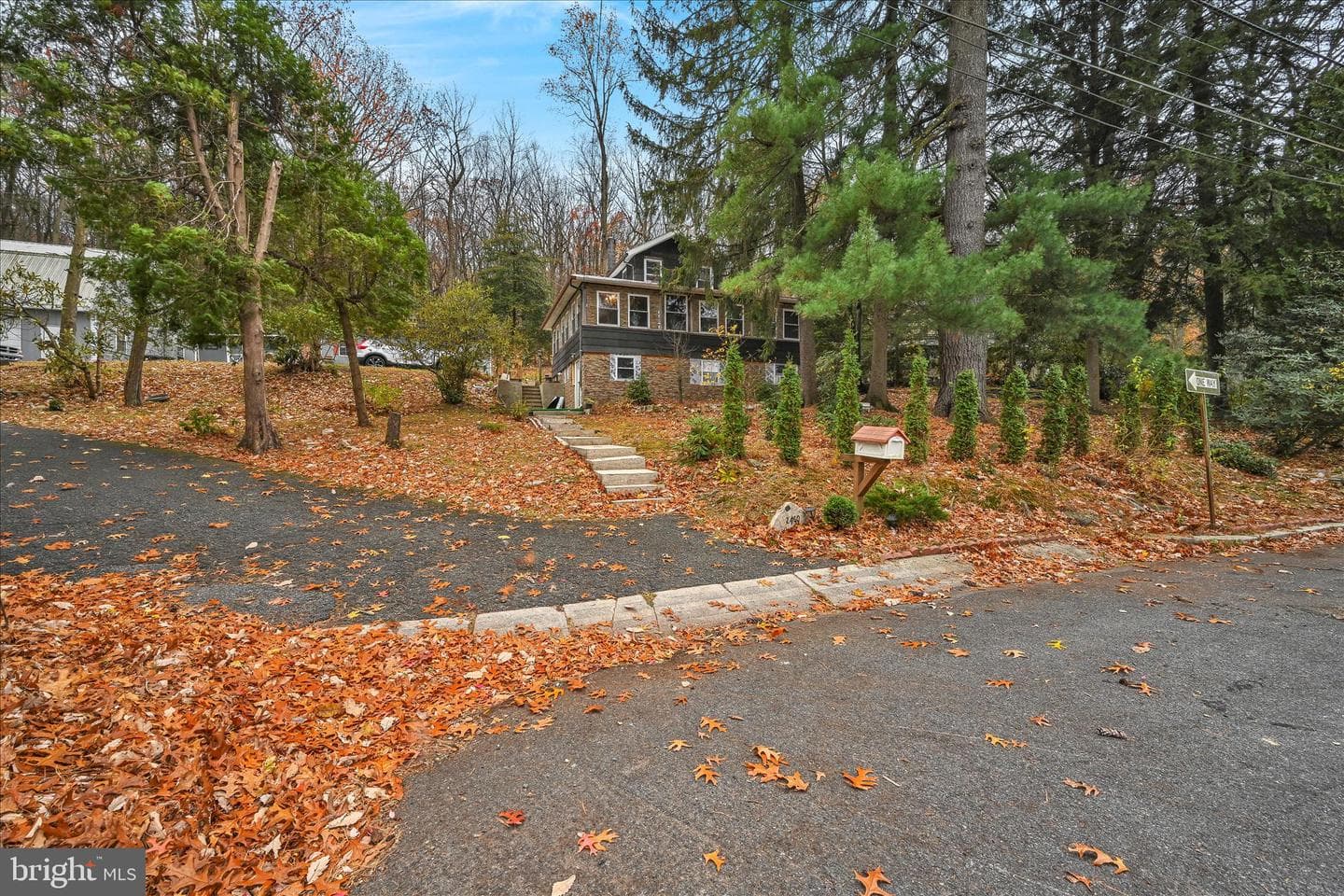 2460 Grandview Avenue photo 3