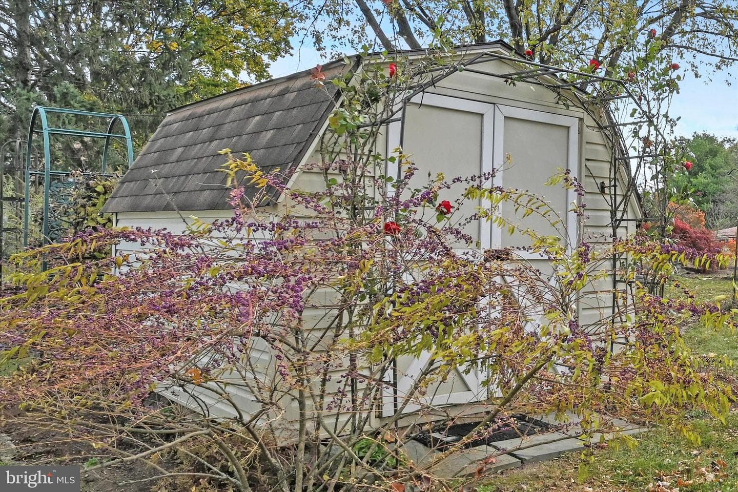 2525 McKinley Avenue photo 25