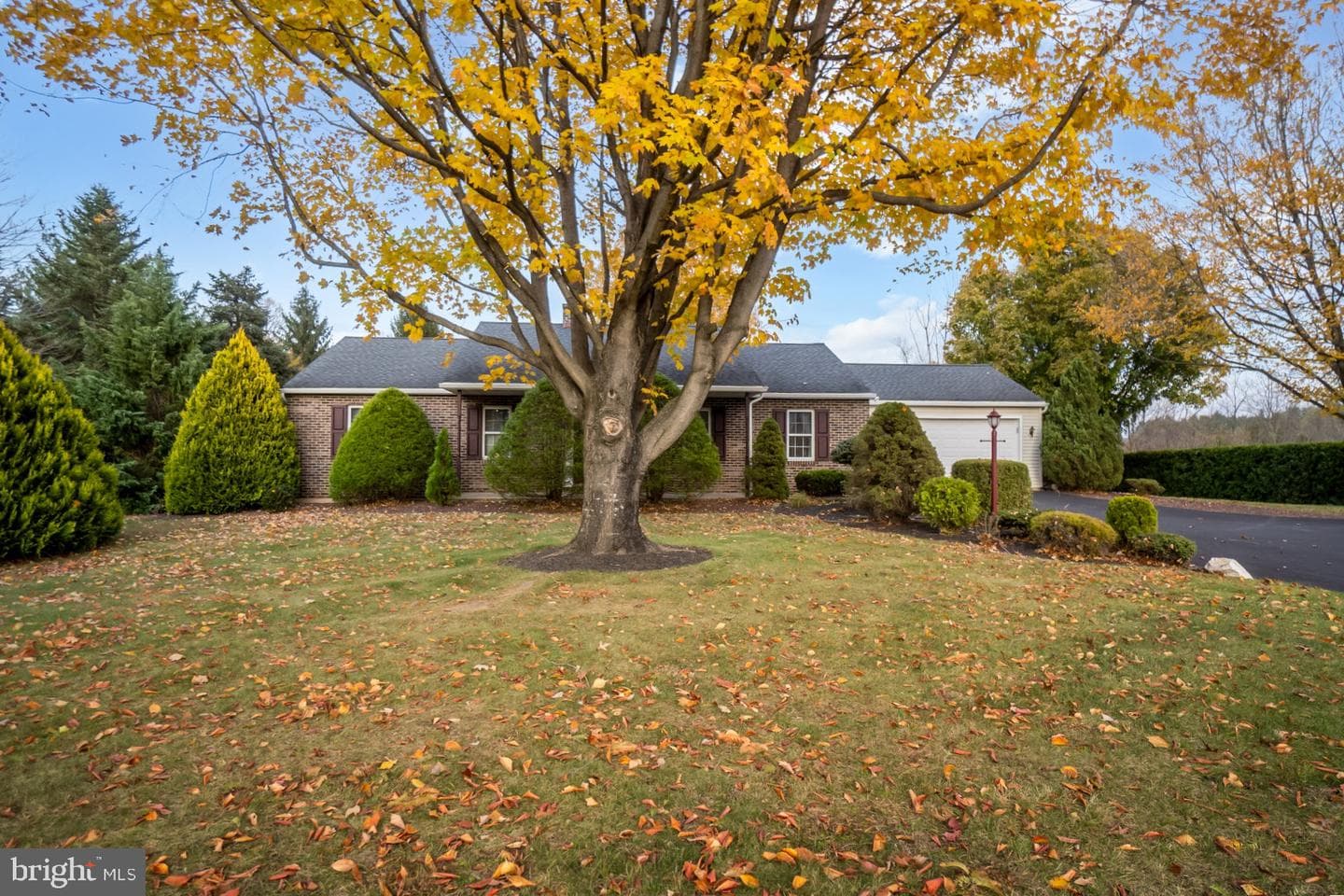 1053 Hilltop Road photo 2
