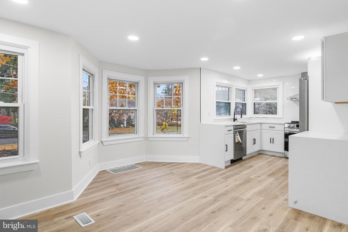 817 Beach Street photo 7