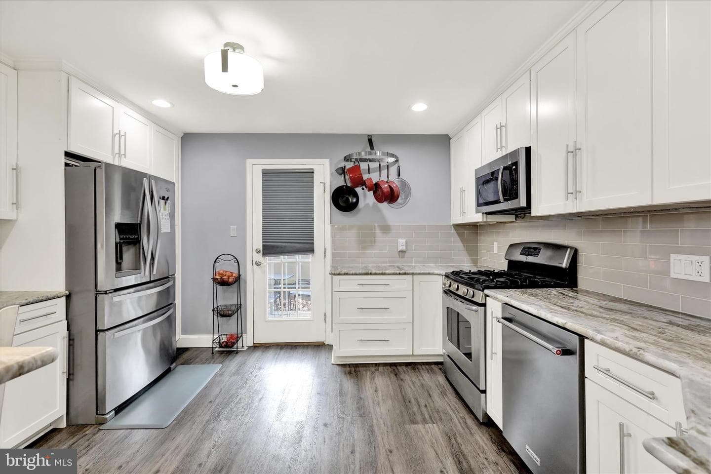 1 Club Lane photo 10