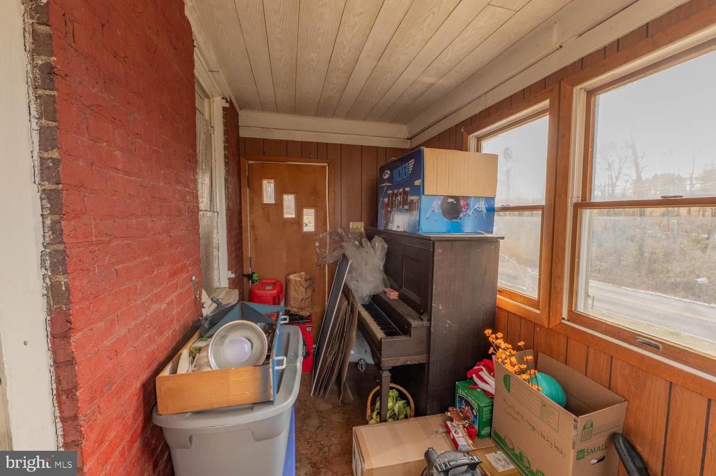 2039 Farmington Avenue photo 11