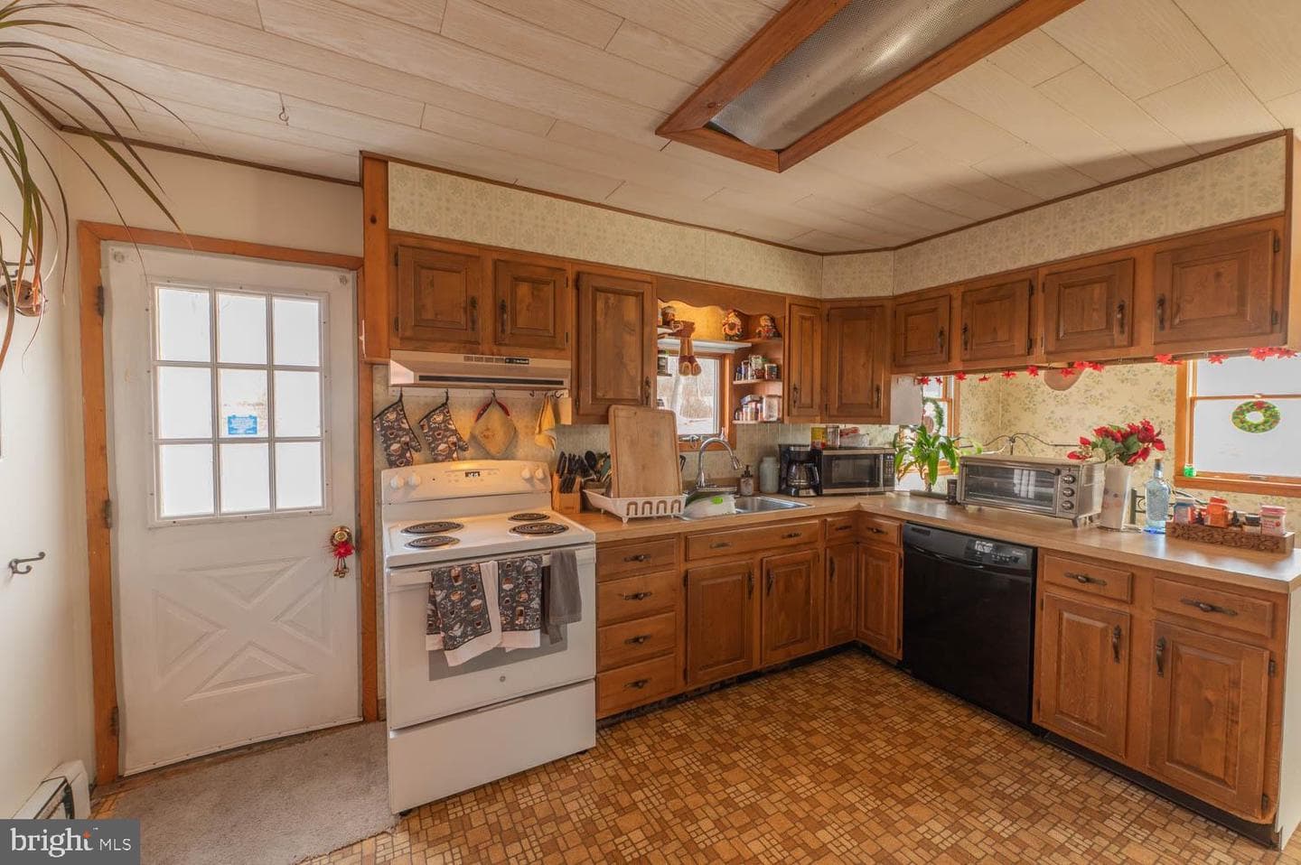 2039 Farmington Avenue photo 2