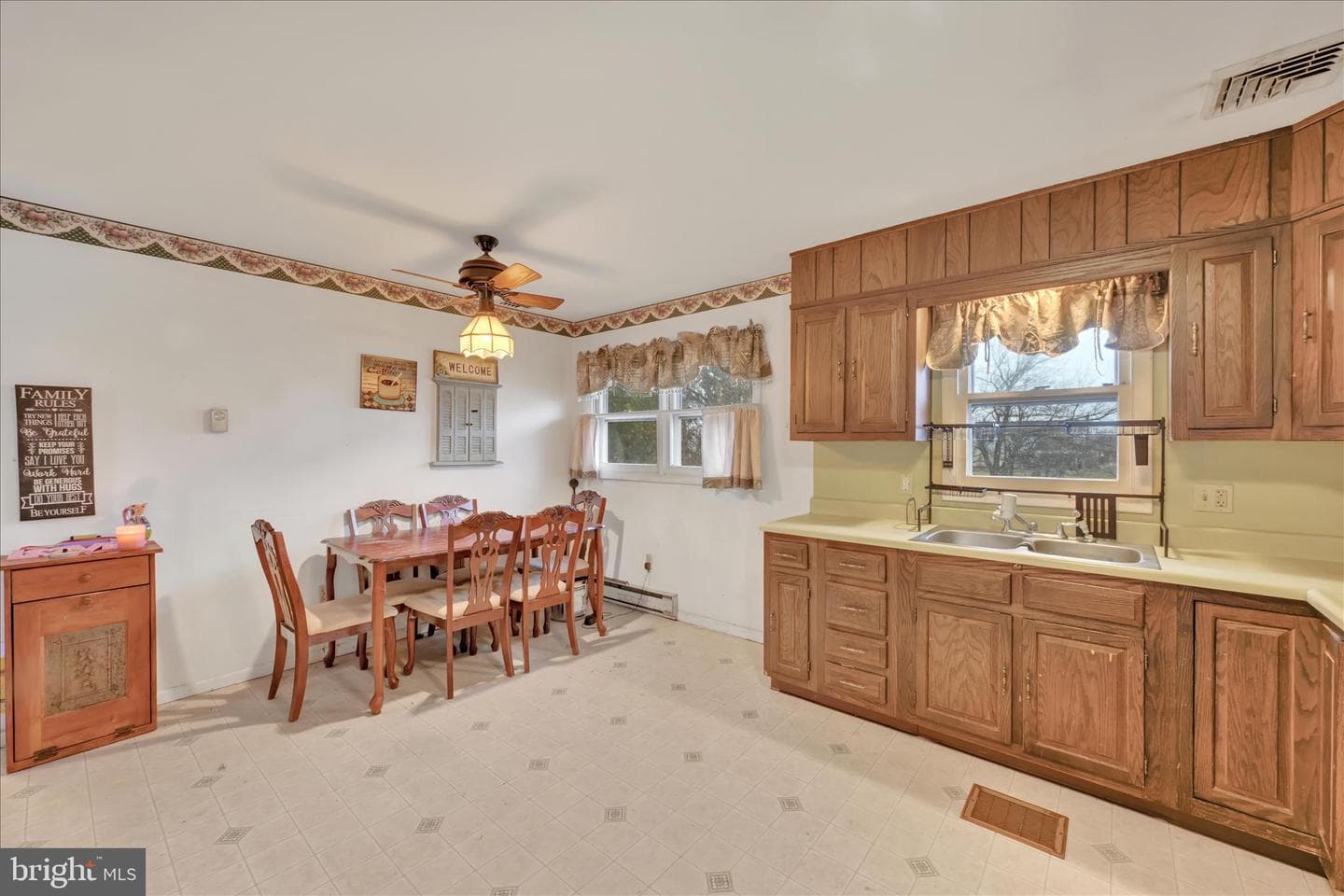 631 W Franklin Street photo 15