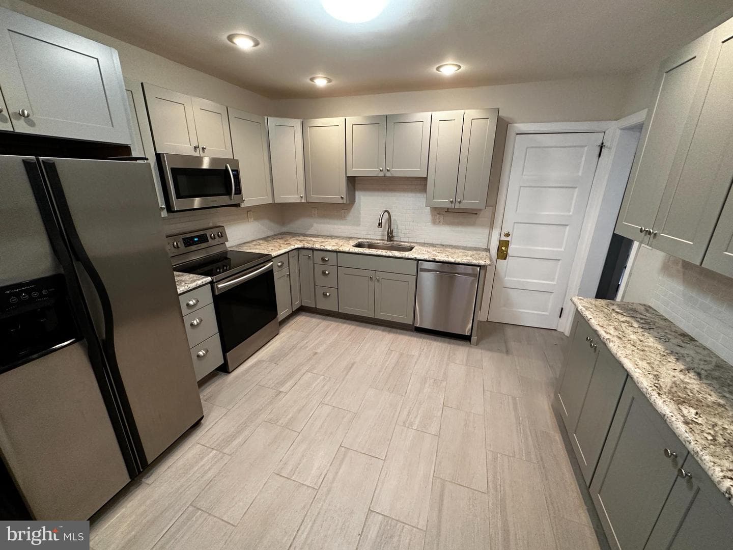 924 Franklin Street photo 7