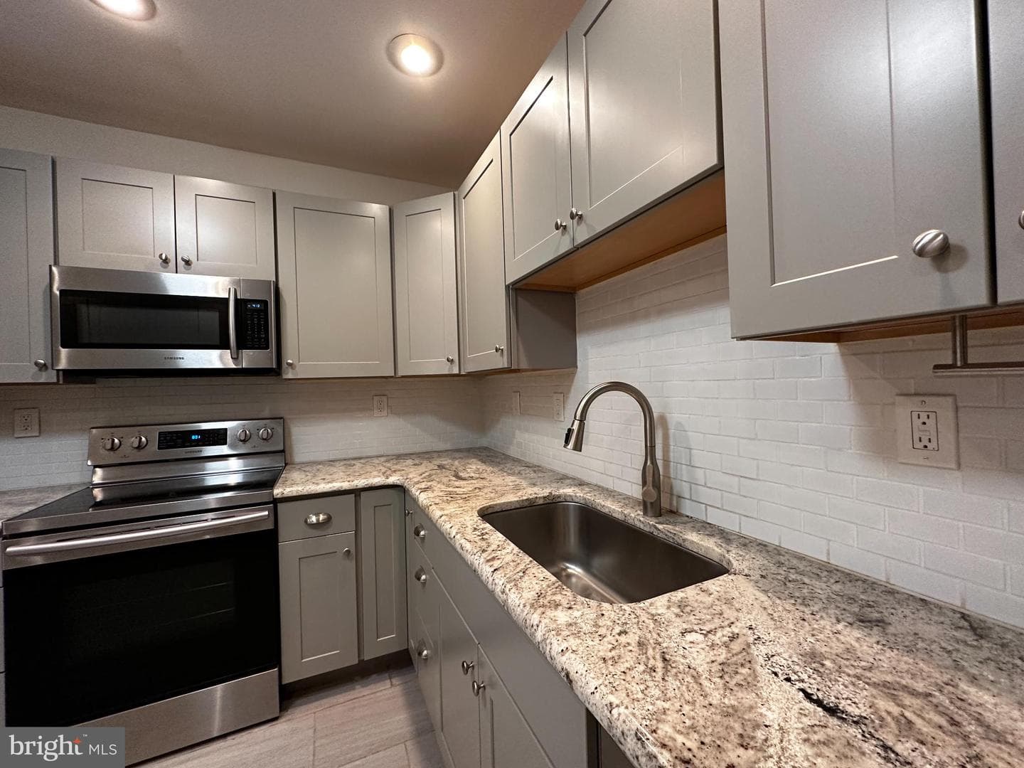 924 Franklin Street photo 8