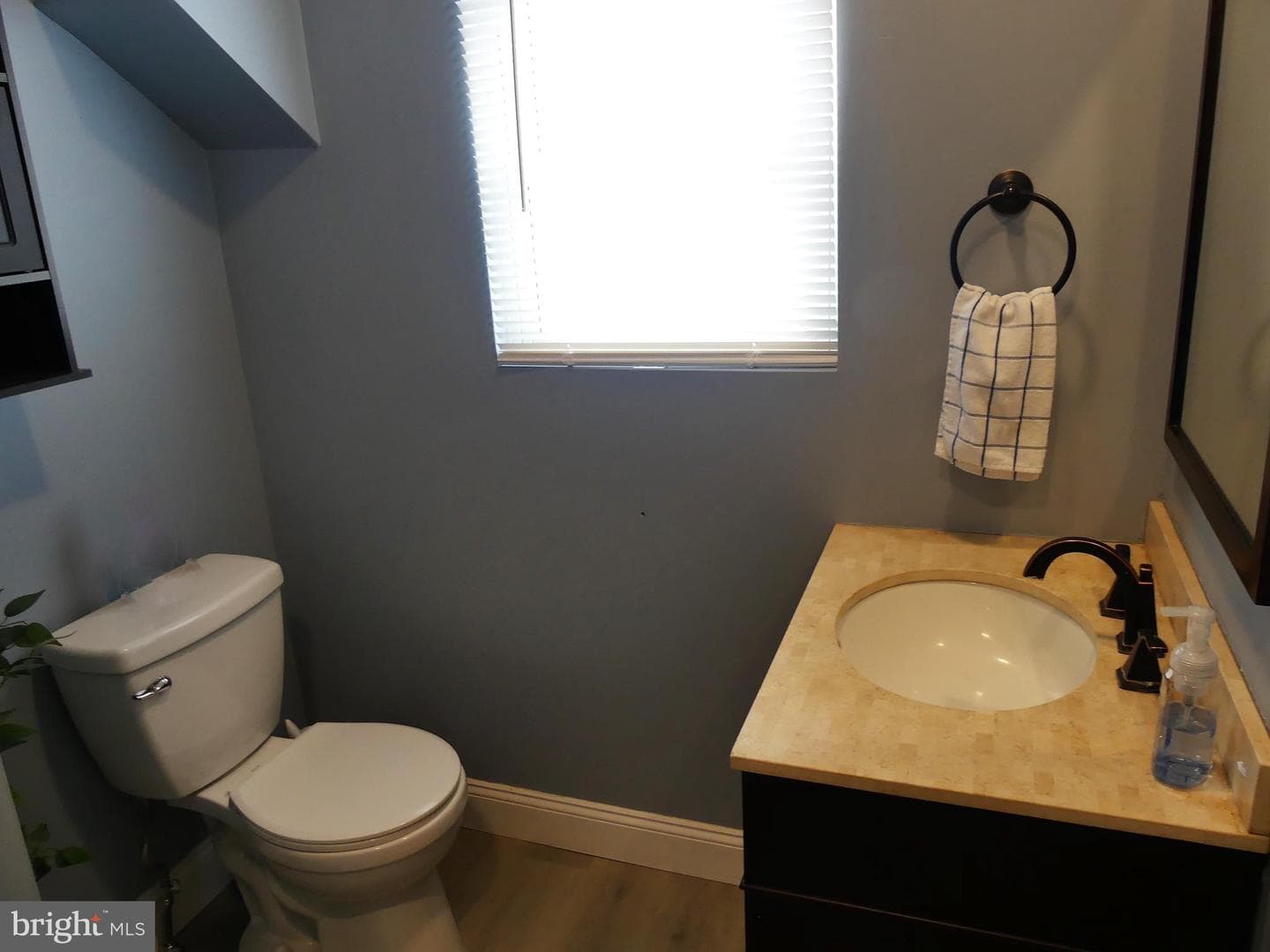 117 E Locust Street photo 12