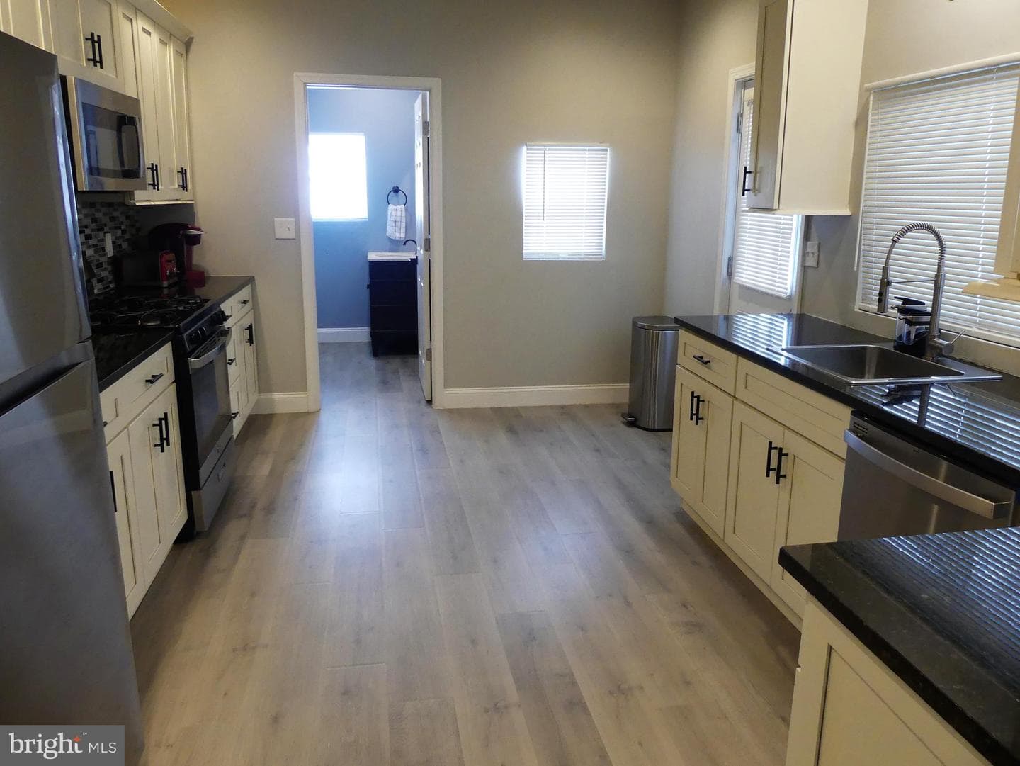 117 E Locust Street photo 8