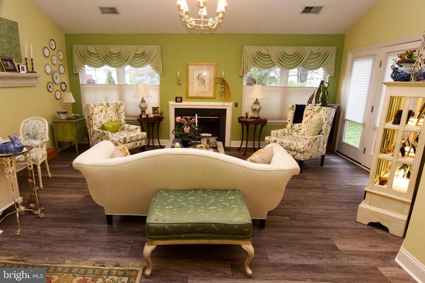 162 Hawthorne Court photo 4