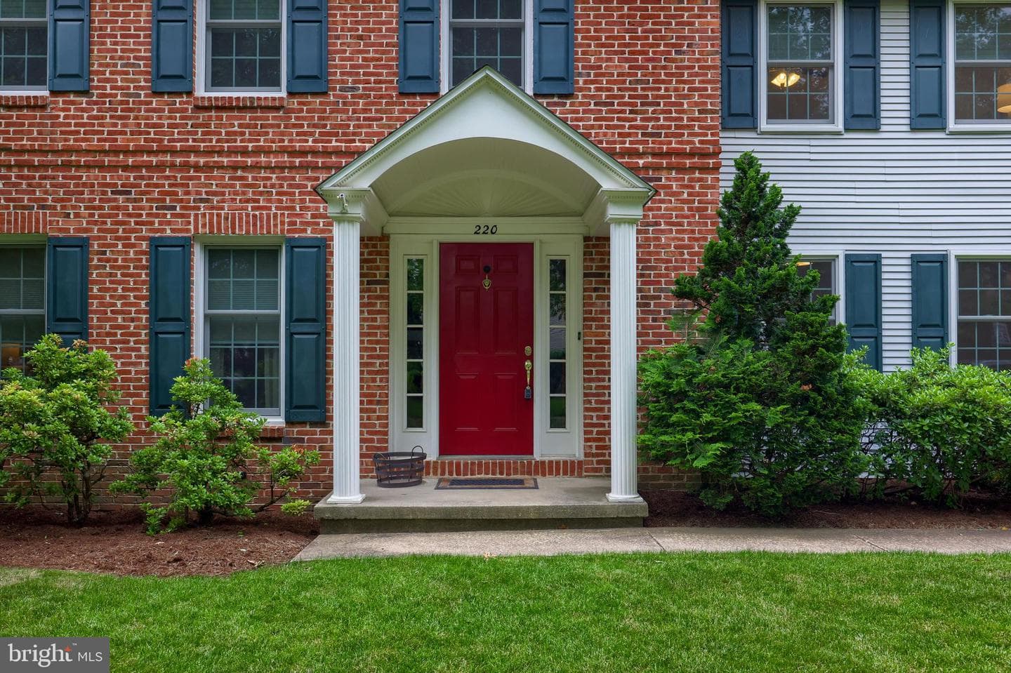 220 Sturbridge photo 10