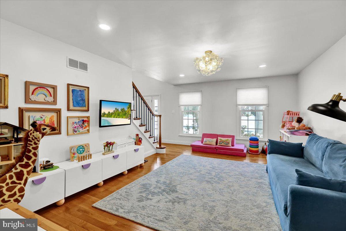 220 Sturbridge photo 14