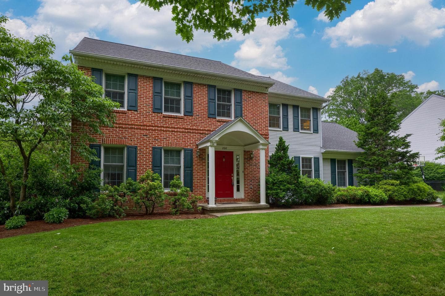 220 Sturbridge photo 2