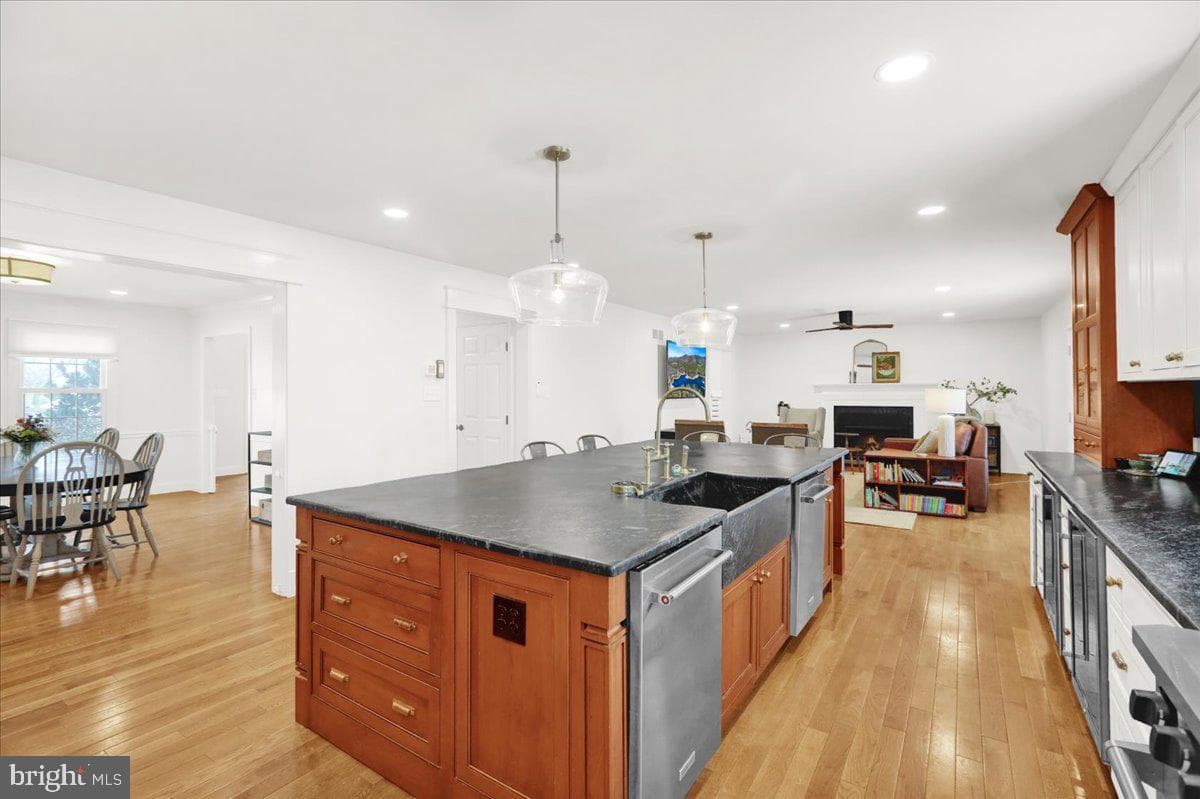 220 Sturbridge photo 22