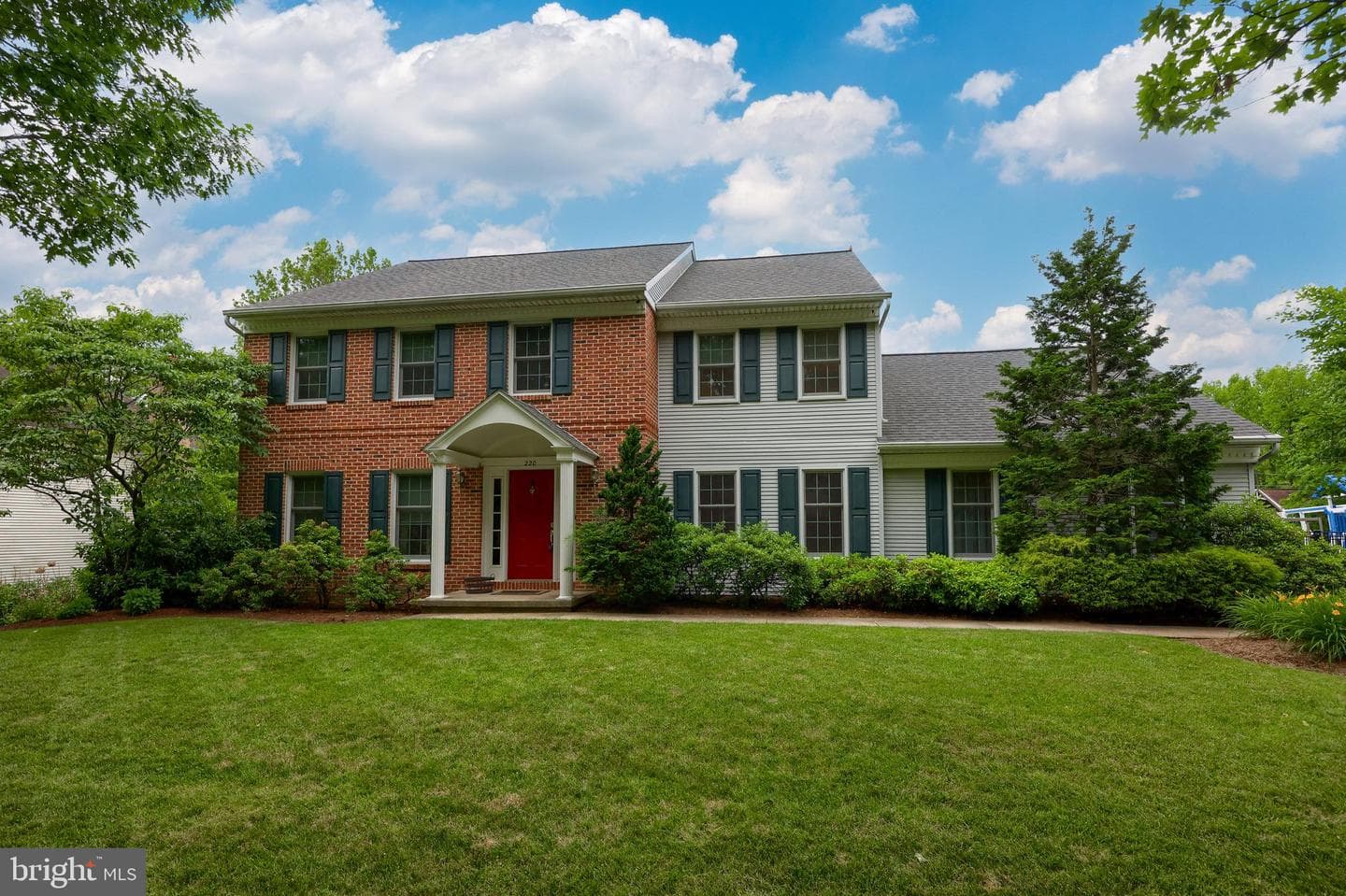 220 Sturbridge photo 3