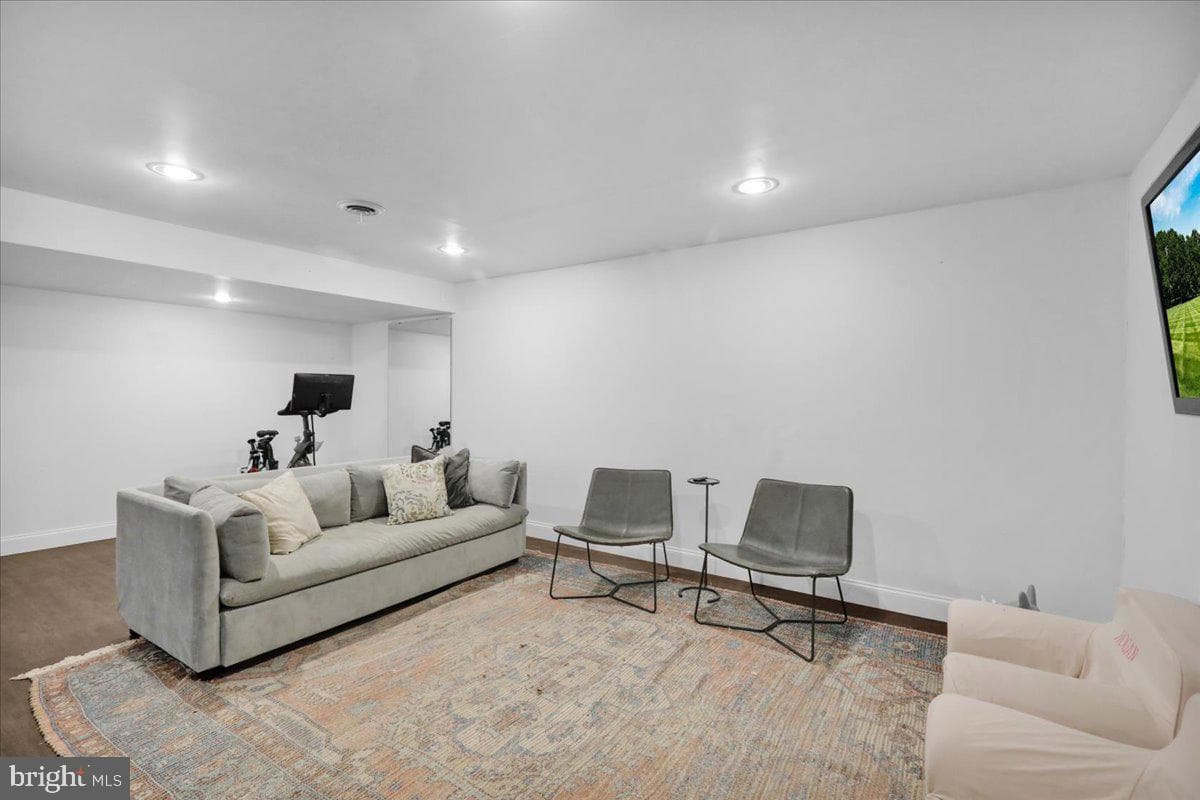 220 Sturbridge photo 41