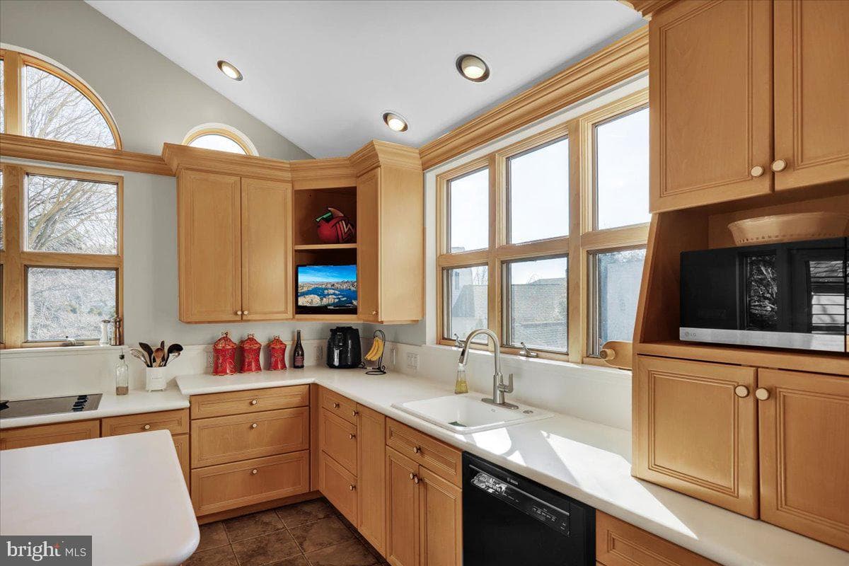 15 Courtleigh Place photo 13