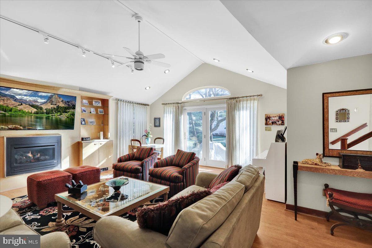 15 Courtleigh Place photo 16