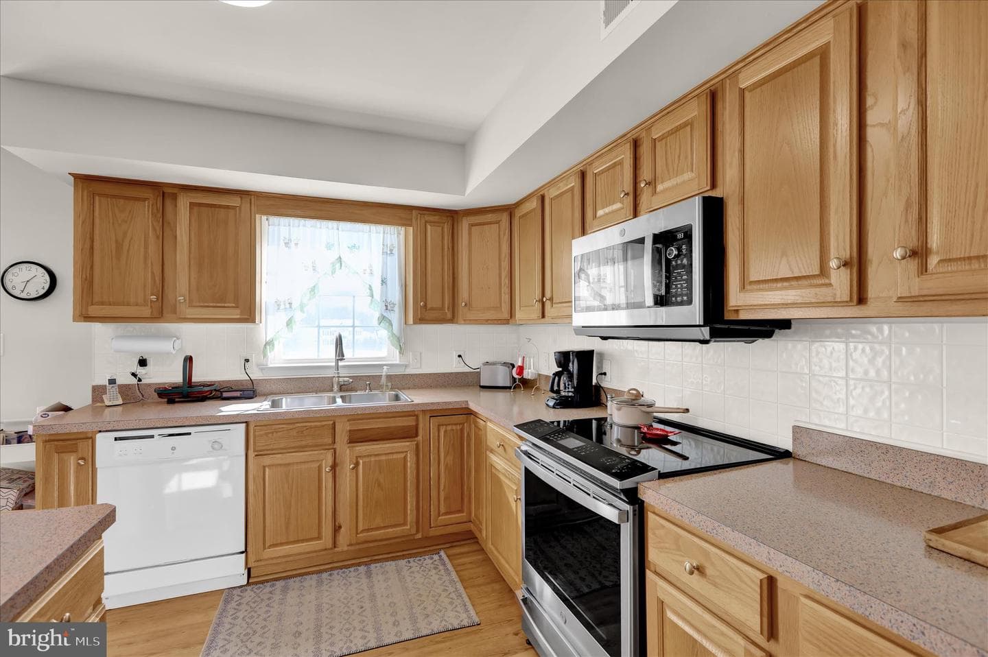 28 Versailles Court photo 11