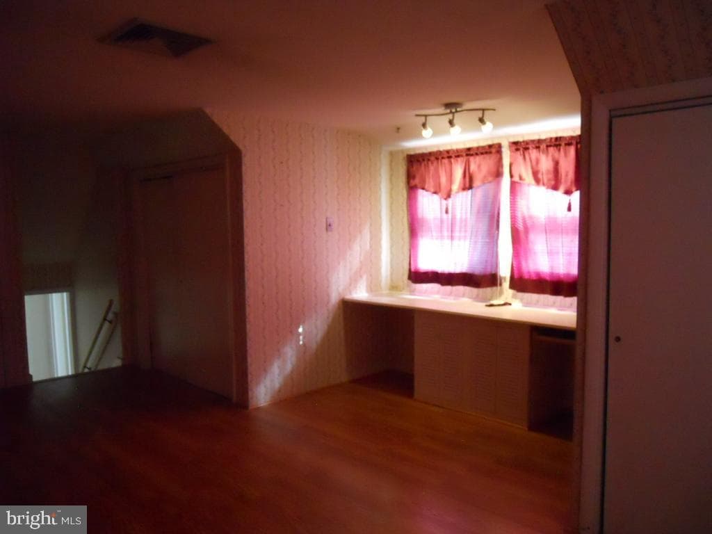 909 Brighton Avenue photo 31
