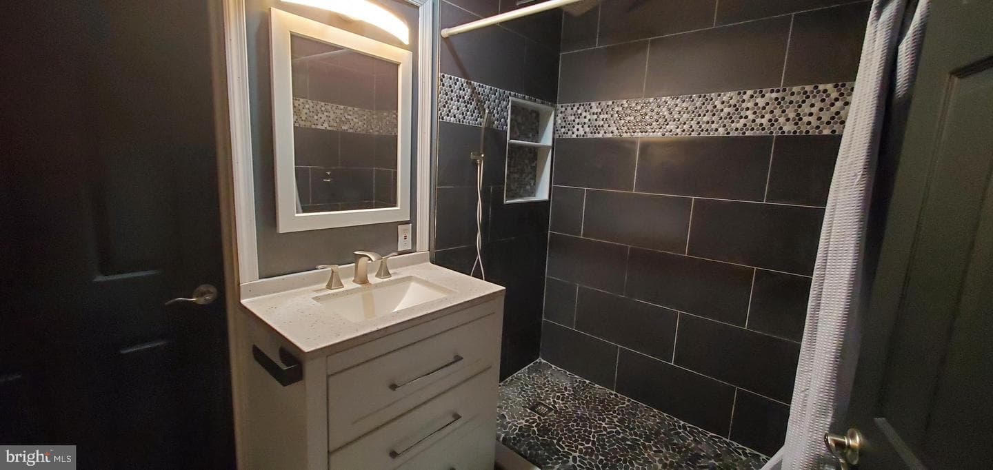 49 Villa Avenue photo 26