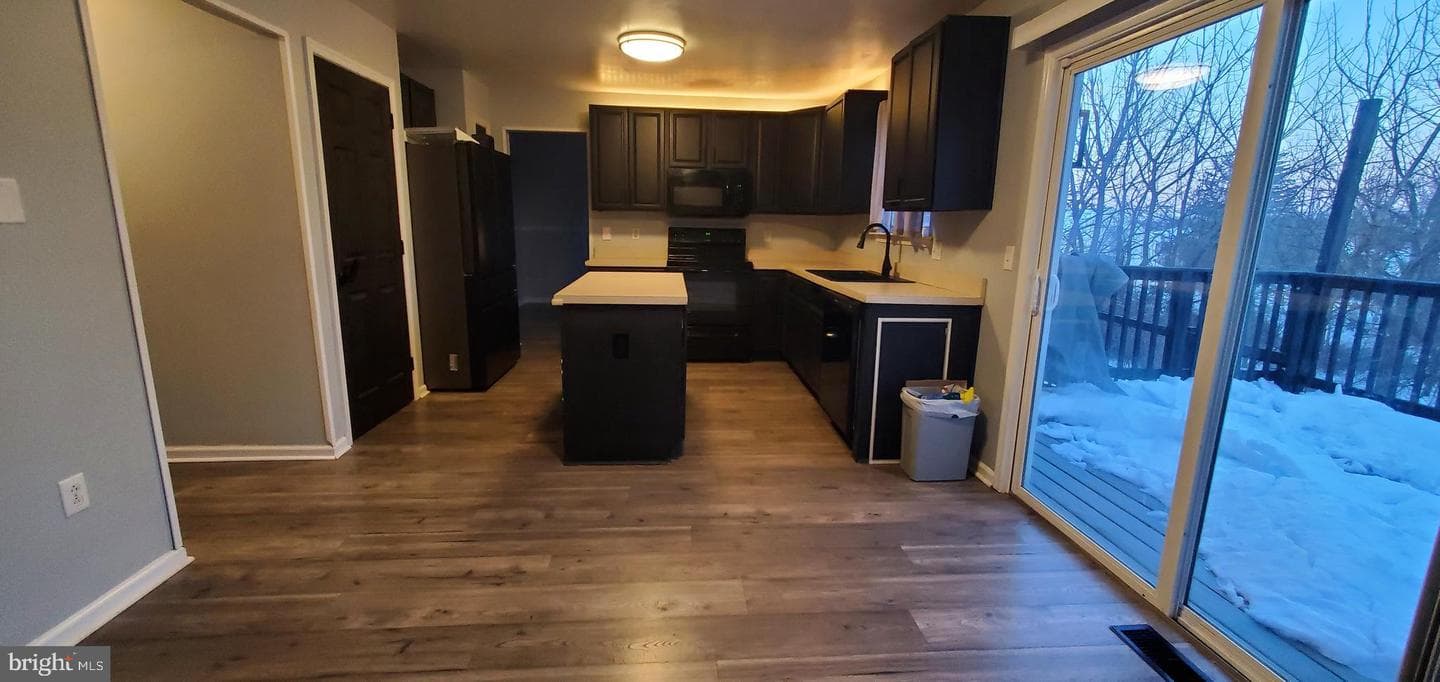 49 Villa Avenue photo 5