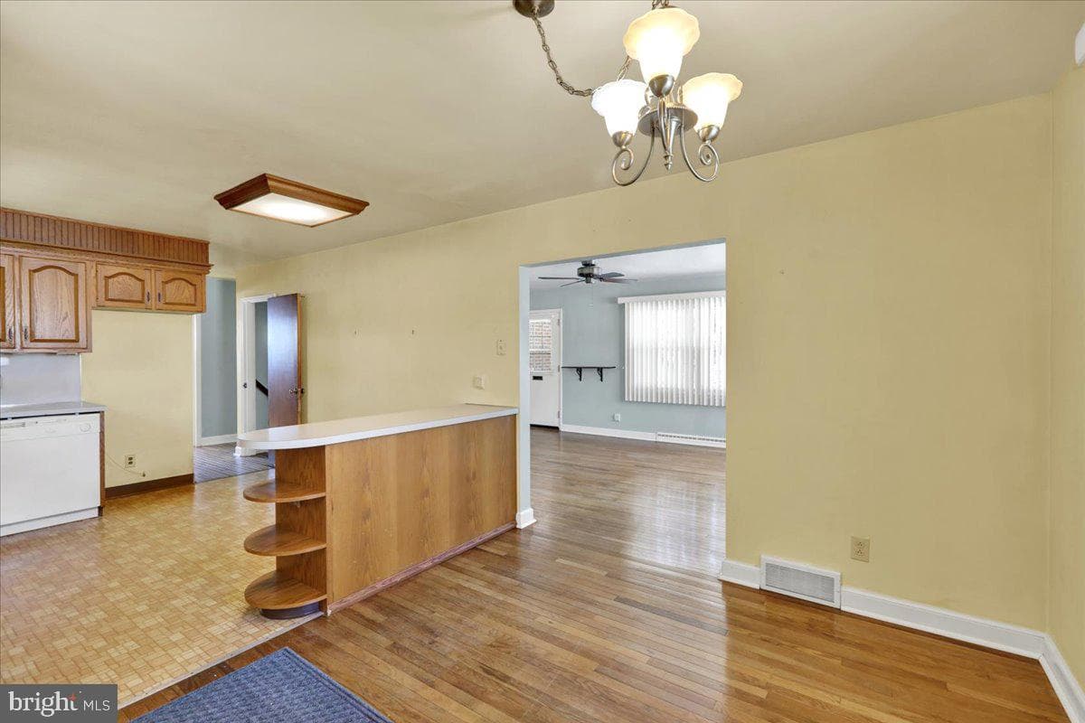 629 Lawrence Avenue photo 12