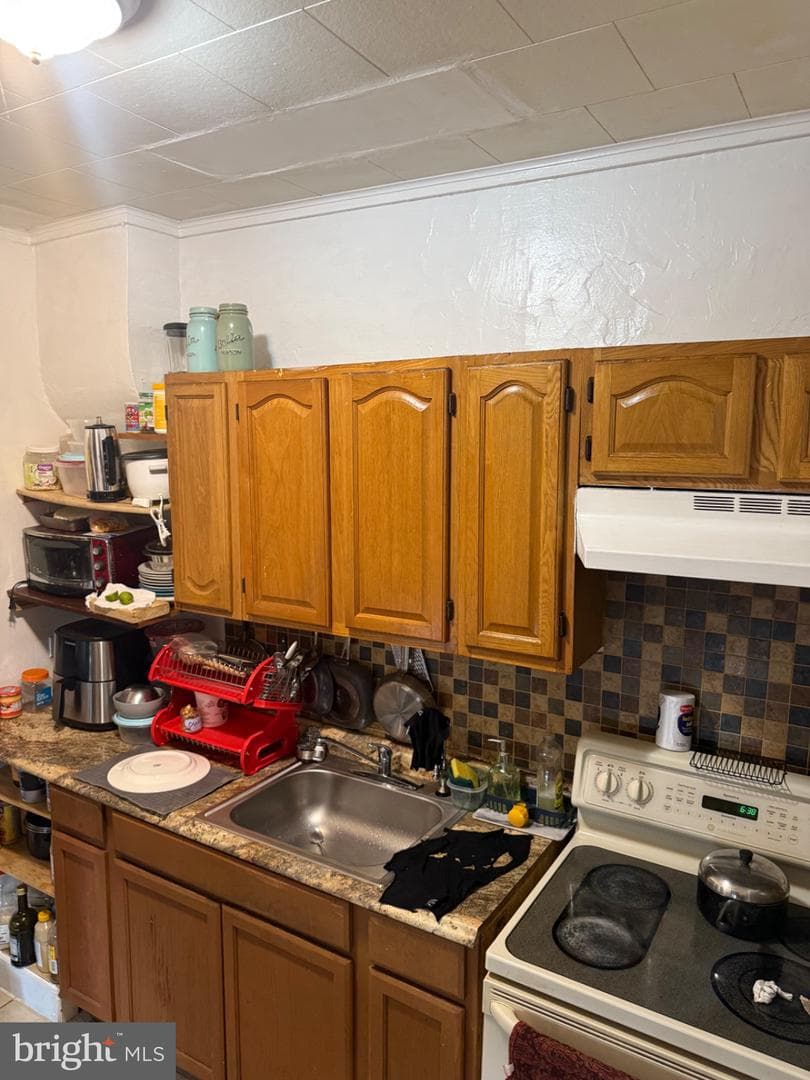 115 W Elm St photo 4