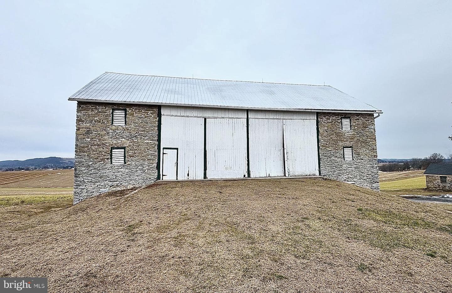 133 Hunter Road photo 26