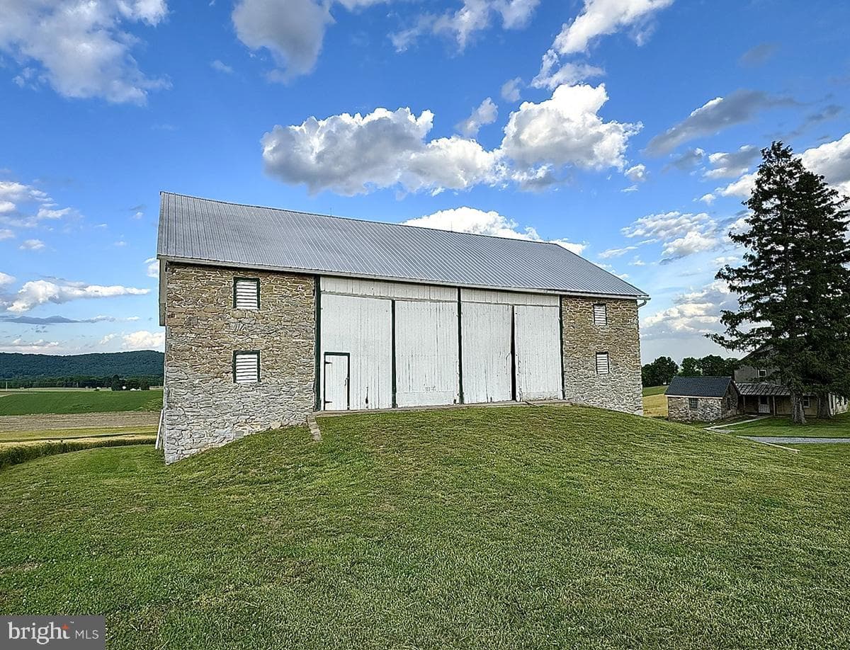 133 Hunter Road photo 33