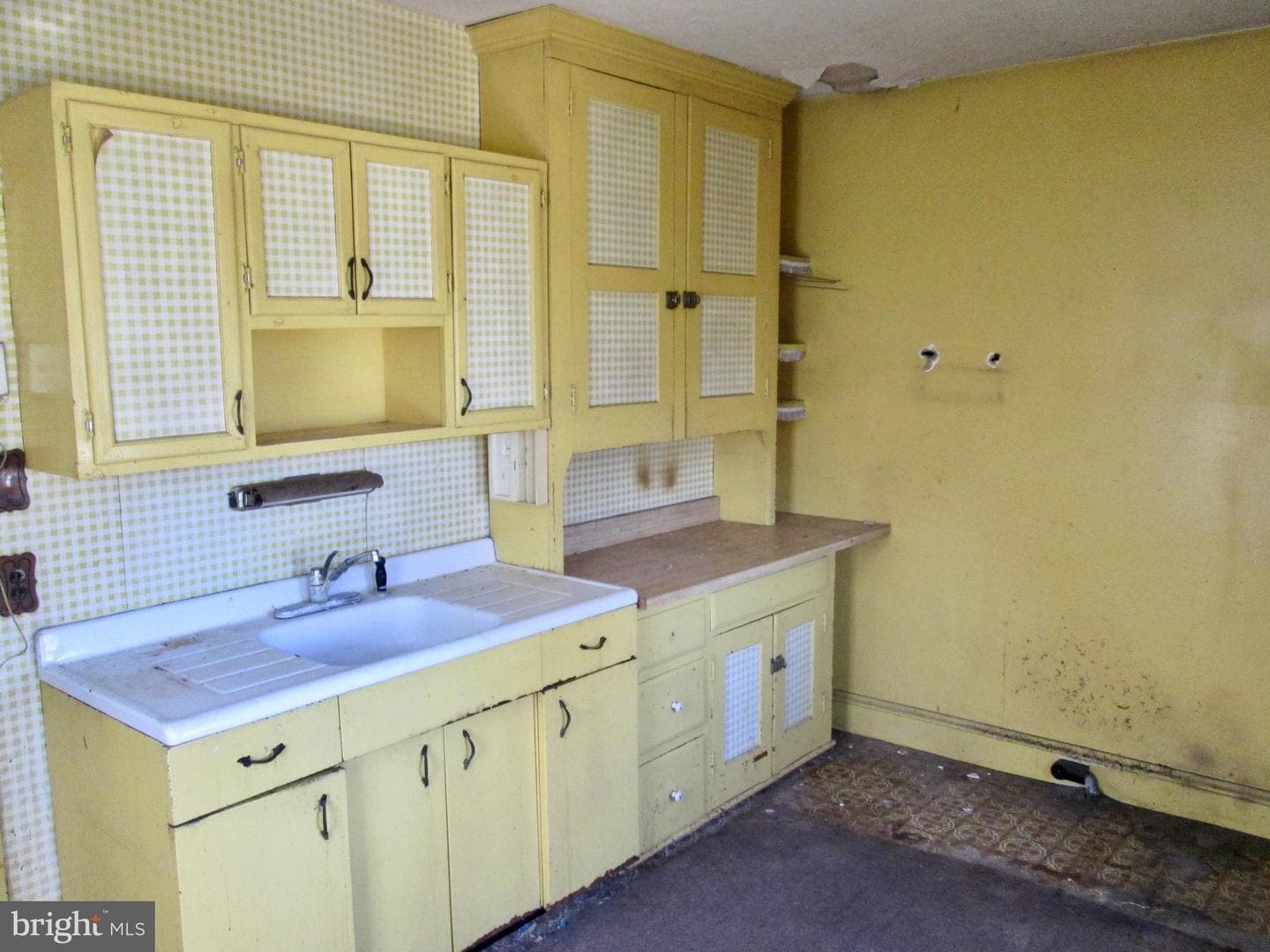 431 Raymond Street photo 11