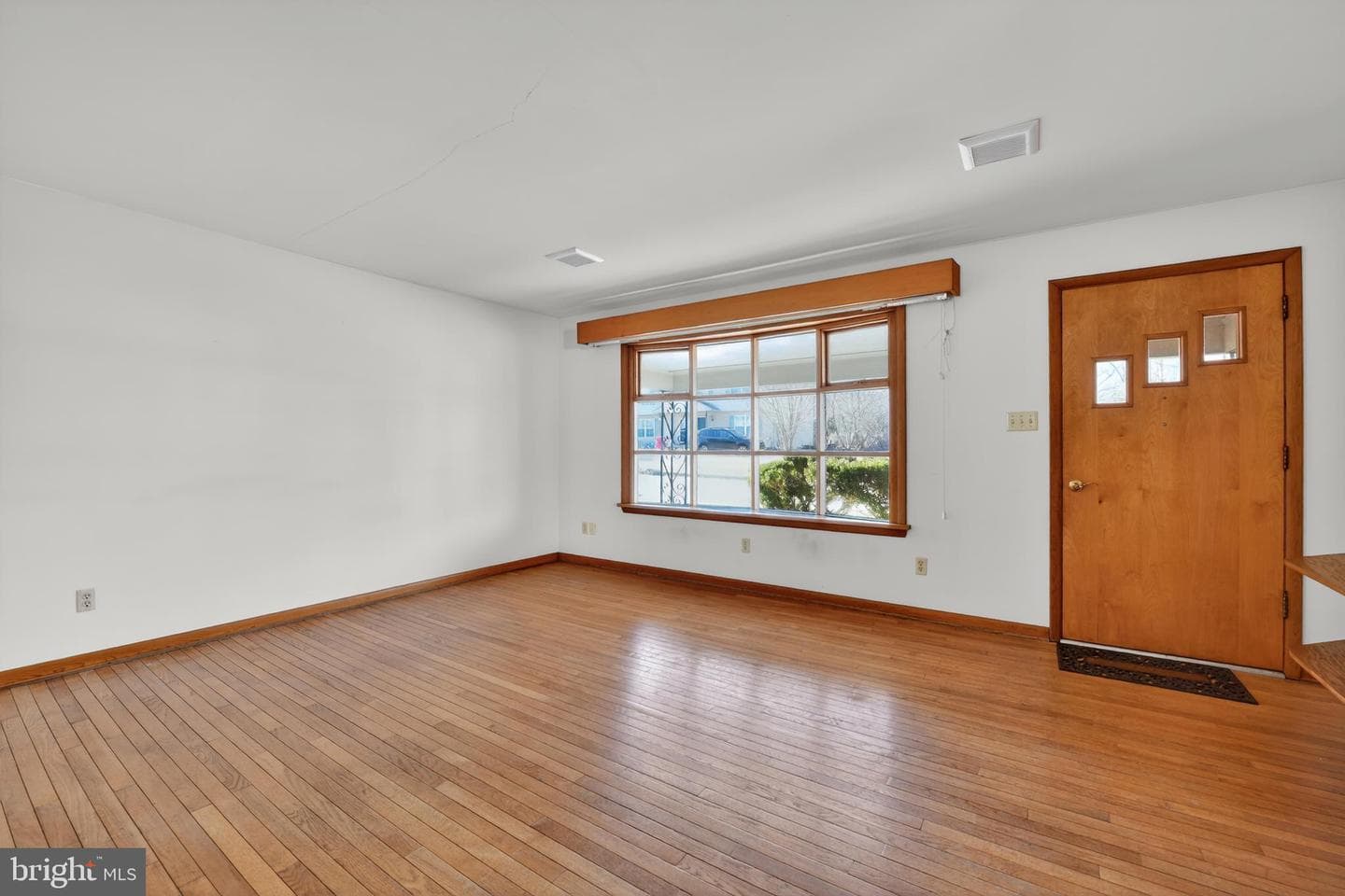 321 Lindbergh Avenue photo 3