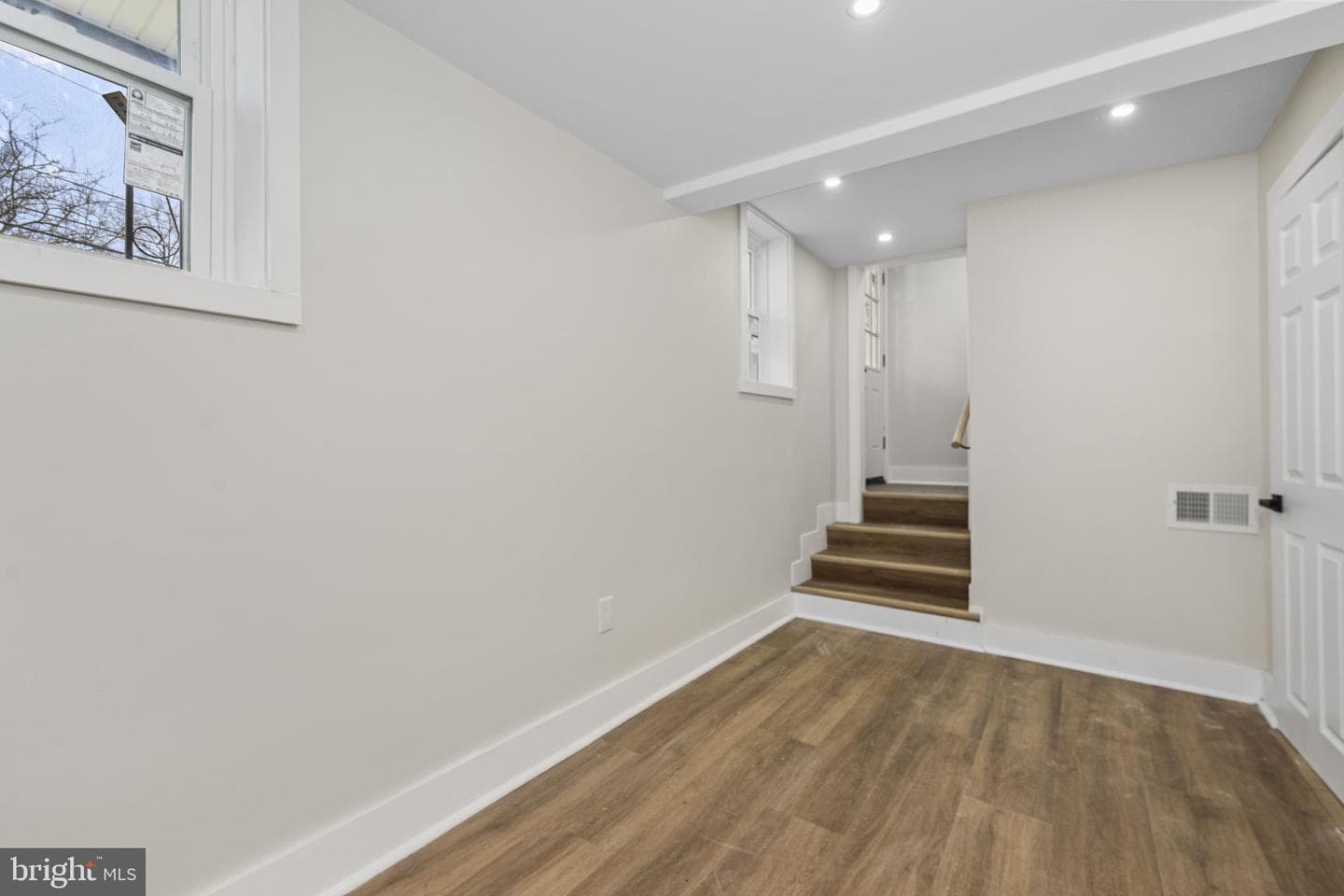 837 Philadelphia Avenue photo 15