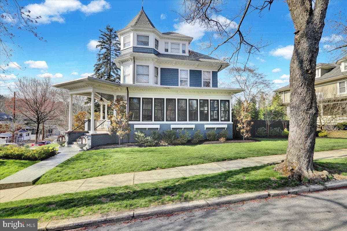 1245 Delaware Avenue photo 4