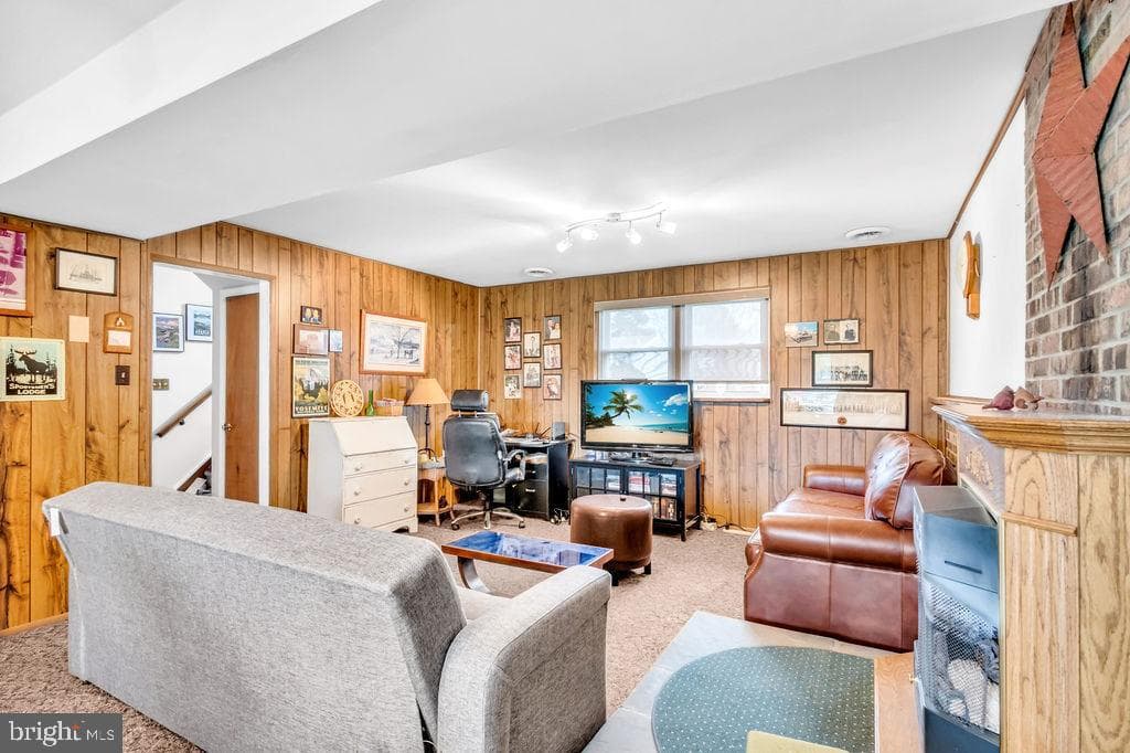 672 W Spring Street photo 16