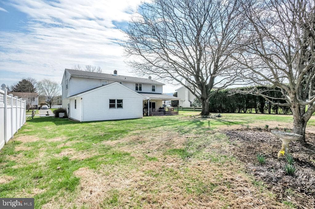 672 W Spring Street photo 32