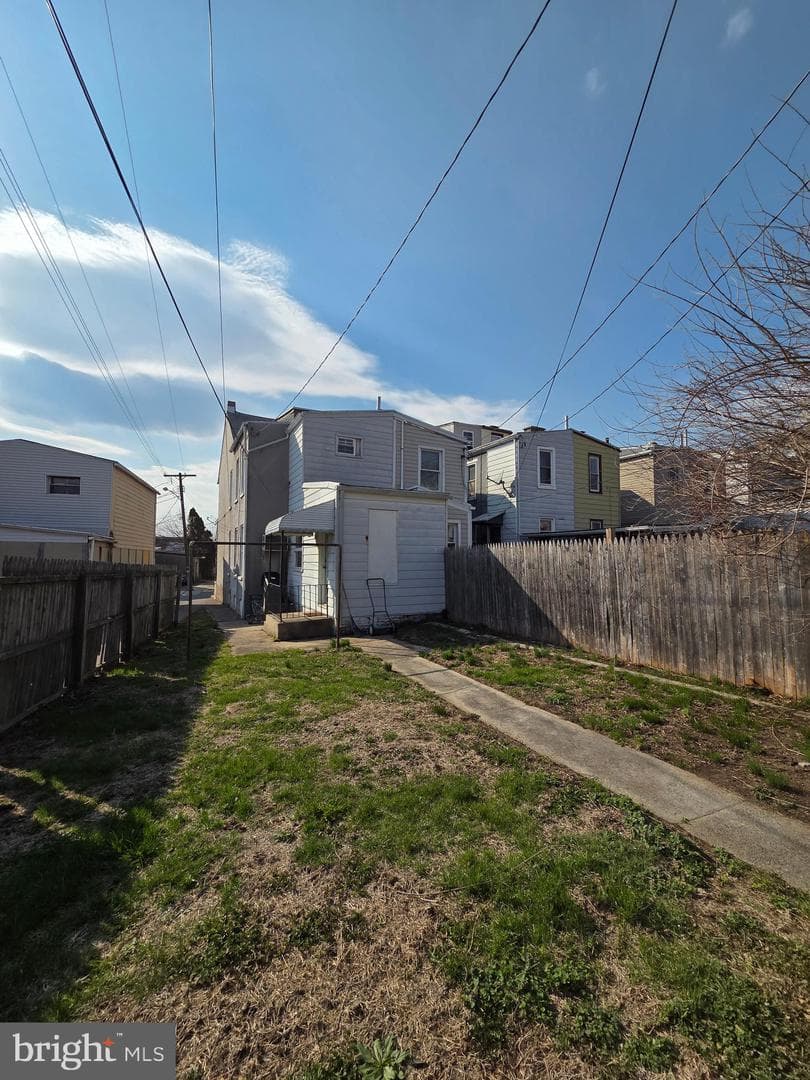 333 S 17th 1/2 photo 4