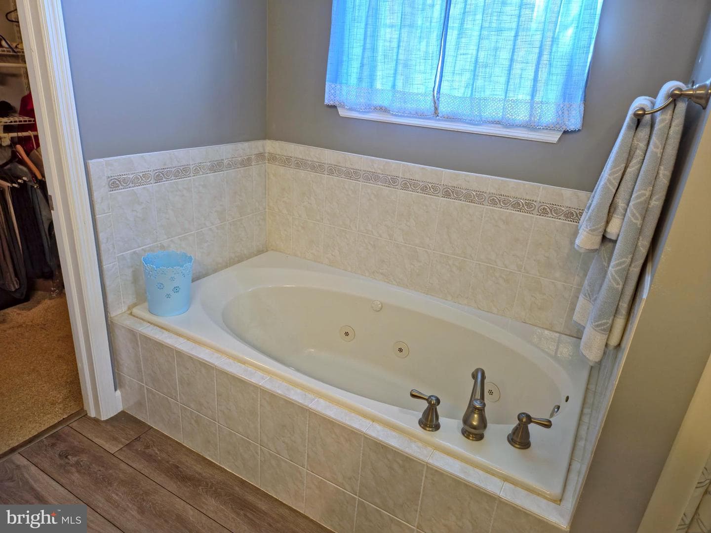 409 Westbury photo 30