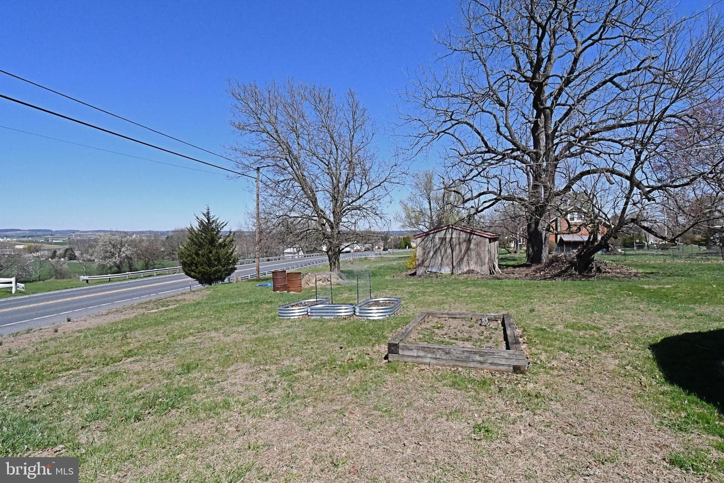 511 Freehall Street photo 53