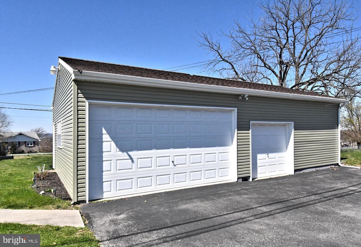 511 Freehall Street photo 57