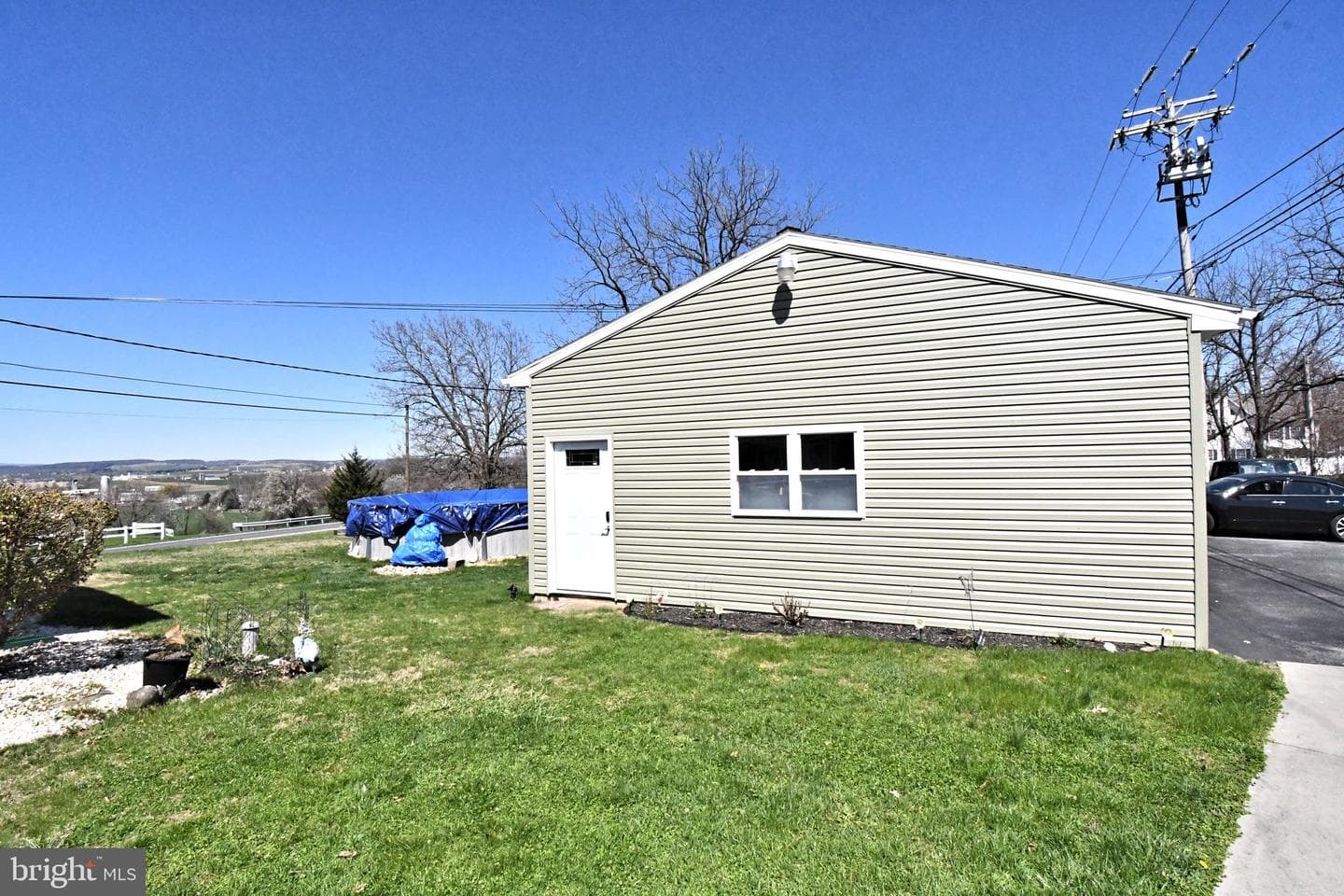 511 Freehall Street photo 58