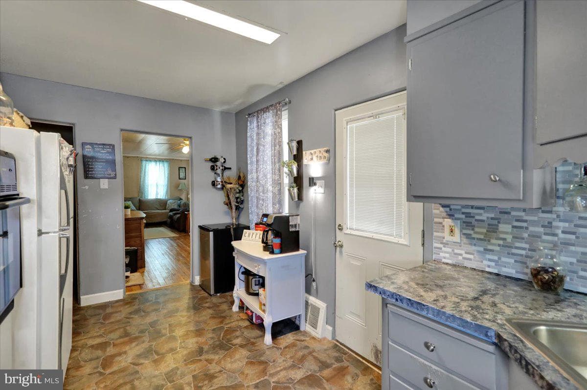 258 E Walnut Street photo 10