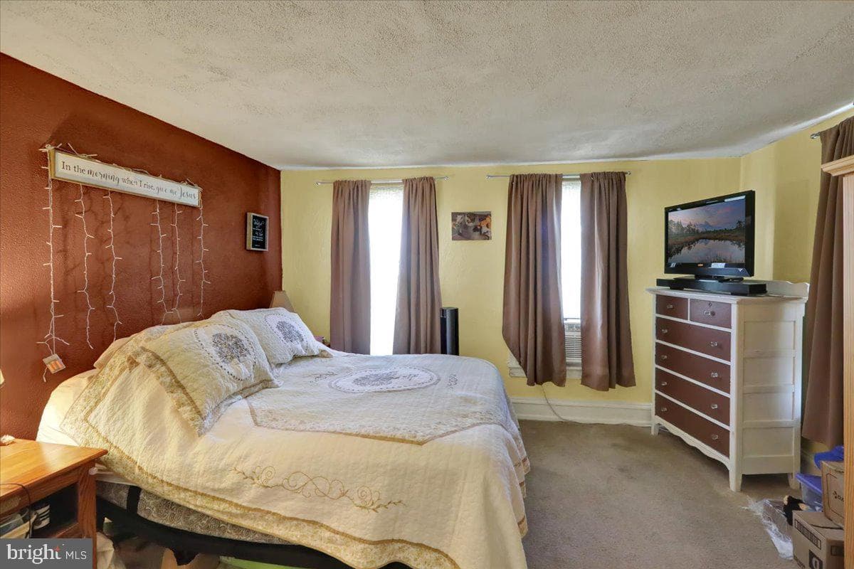 258 E Walnut Street photo 18