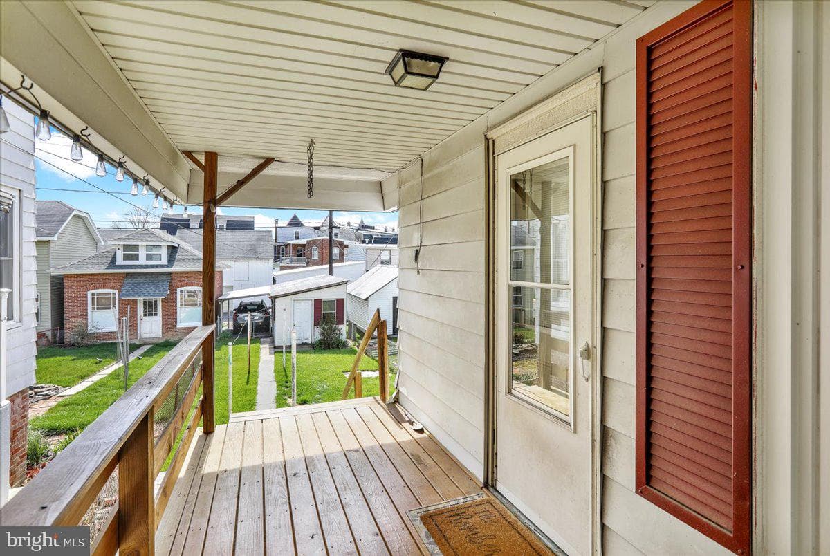 258 E Walnut Street photo 22