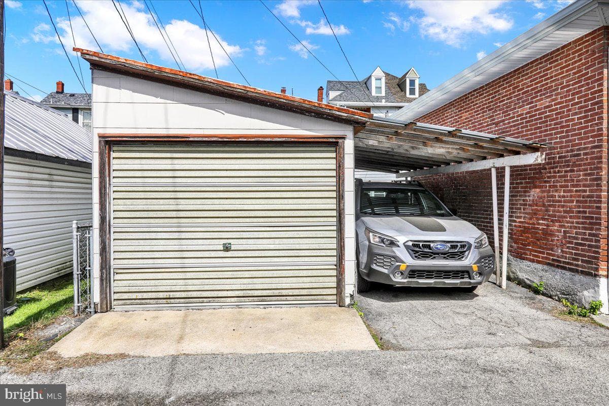 258 E Walnut Street photo 25